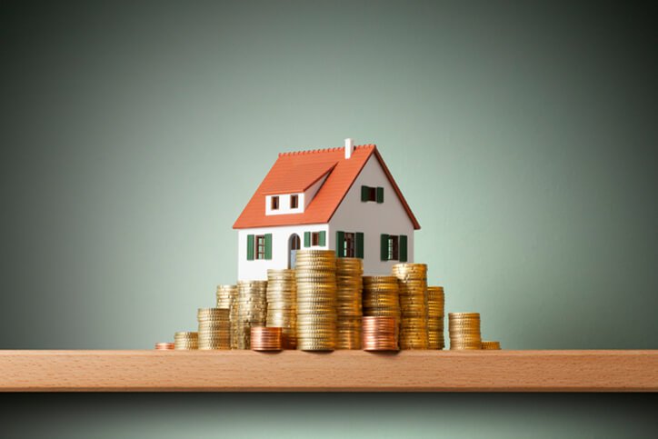 money in front of home concept  - dallas texas best professional real estate investor training